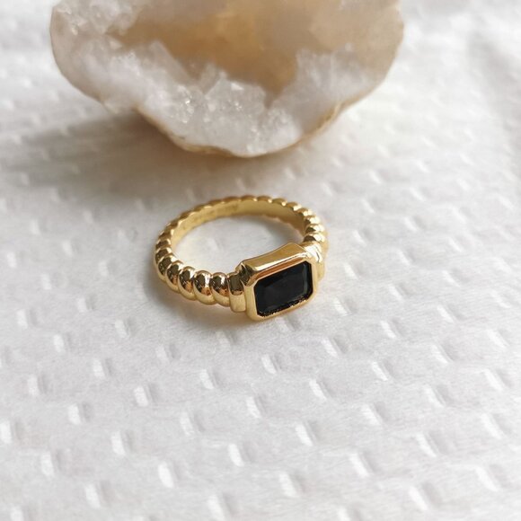 New Gold Alicia Bonnie Aurora Black Crystal Ring Size 7 - Picture 1 of 3